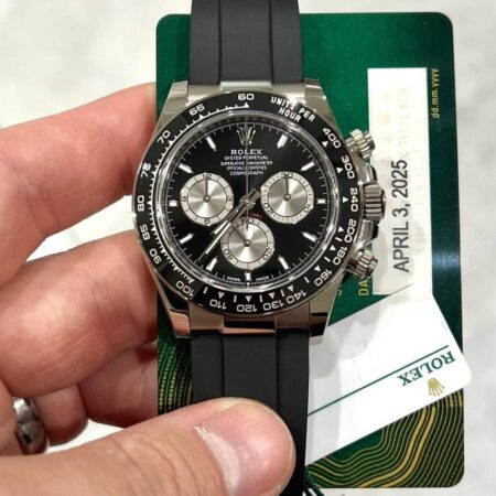Rolex Cosmograph Daytona – Black Dial, Oysterflex Strap, Chronograph