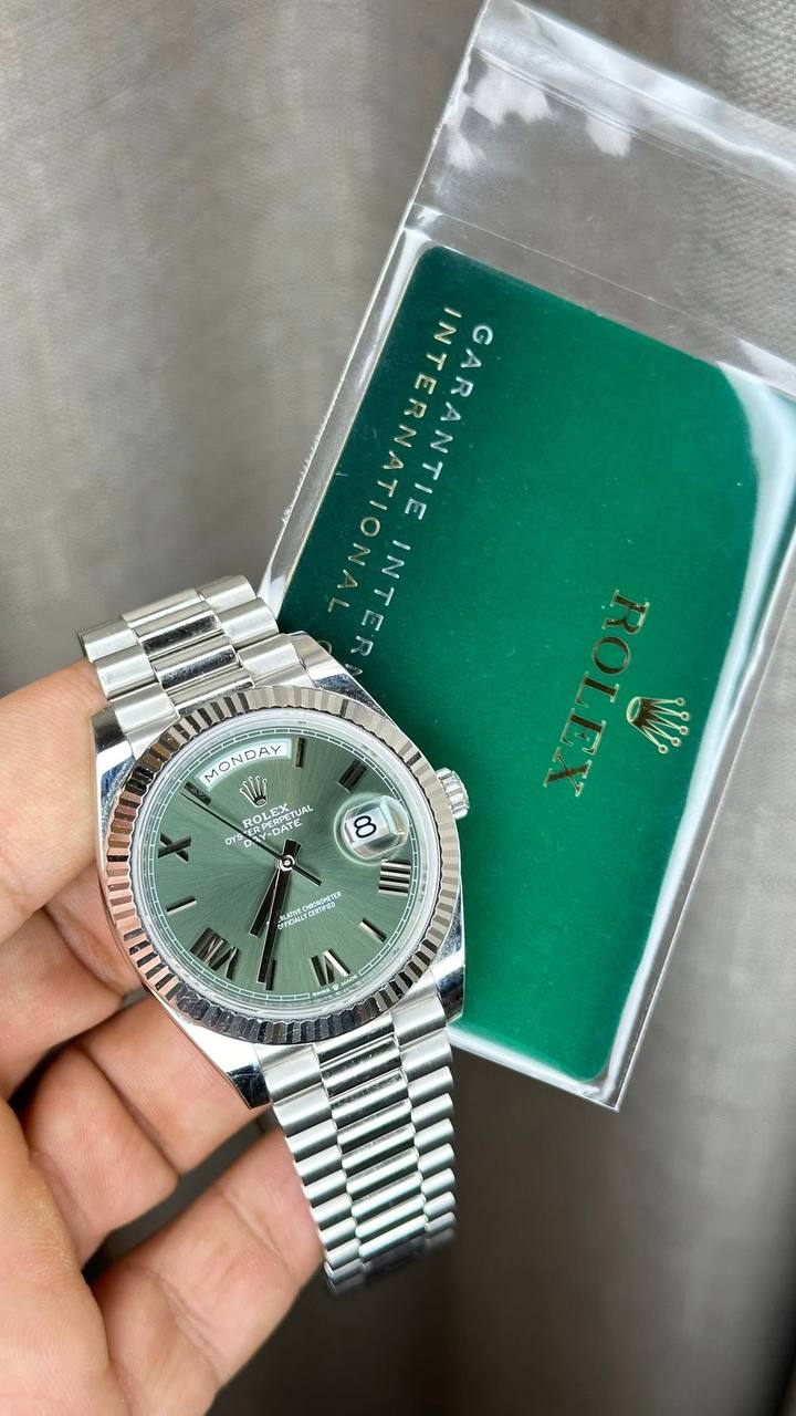 Rolex Day-Date 40 – Mint Green Roman Dial - Image 3