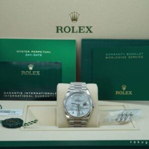 Rolex Day-Date – Mother-of-Pearl Dial, Fluted Bezel, Silver President Bracelet
