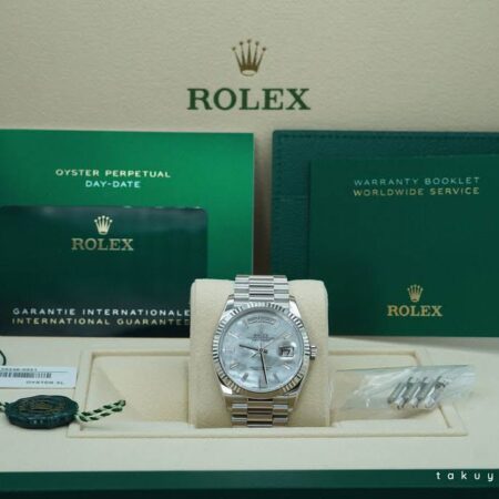 Rolex Day-Date – Mother-of-Pearl Dial, Fluted Bezel, Silver President Bracelet