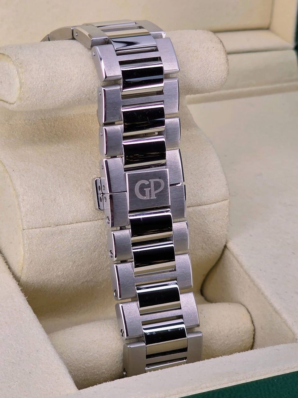 Girard-Perregaux Laureato Chronograph – Silver Dial, Stainless Steel Bracelet - Image 5