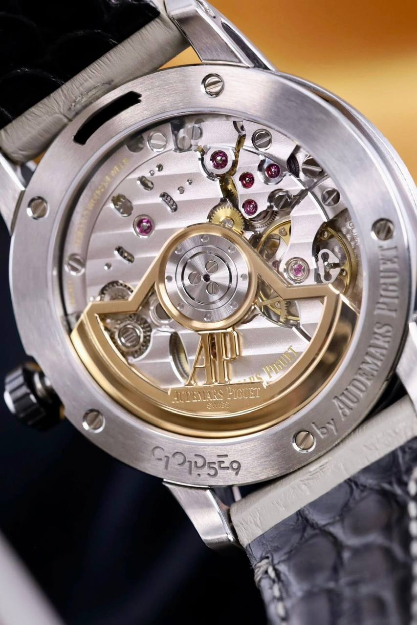 Audemars Piguet Jules Audemars Automatic – Gradient Silver Dial, Leather Strap - Image 4