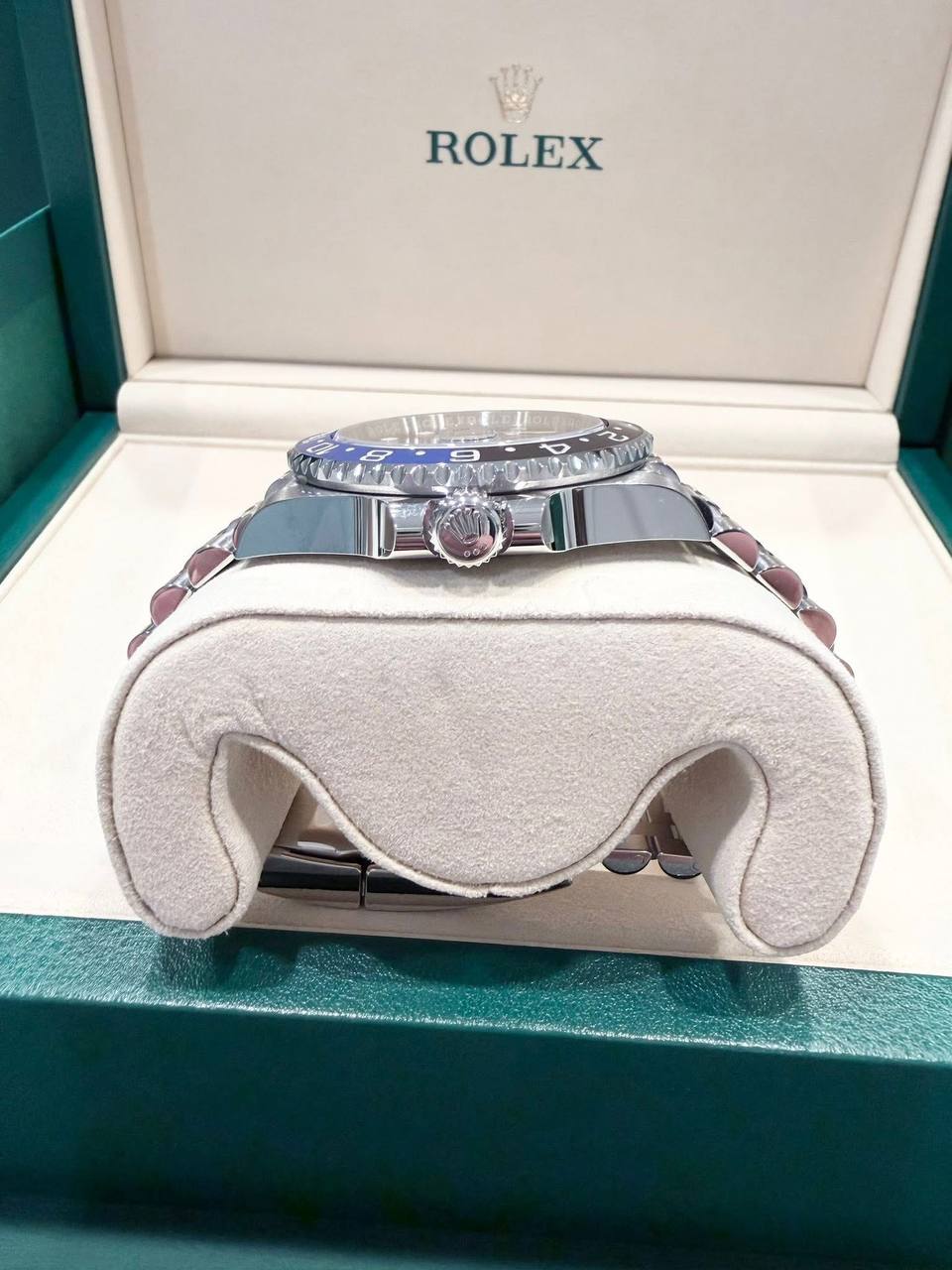 Rolex GMT-Master II “Batman” – Black & Blue Ceramic Bezel, Jubilee Bracelet - Image 4