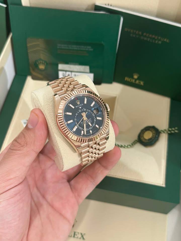 Rolex Sky-Dweller – Blue Dial, Stainless Steel, Dual Time Zone & Annual Calendar - Image 5