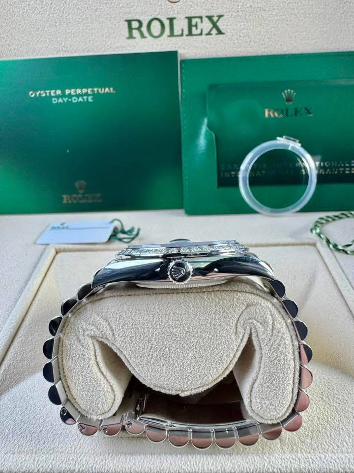 Rolex Day-Date 40mm Platinum - Image 2