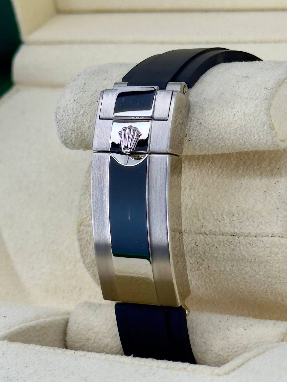 Rolex Yacht-Master 42 Oysterflex 226659 – Black Dial Platinum Bezel 42mm (2024 Model) - Image 2