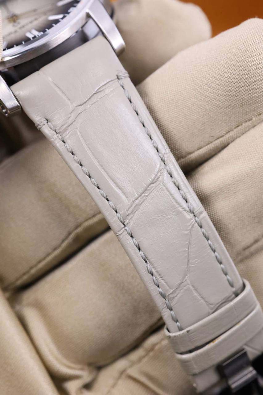 Audemars Piguet Jules Audemars Automatic – Gradient Silver Dial, Leather Strap - Image 2