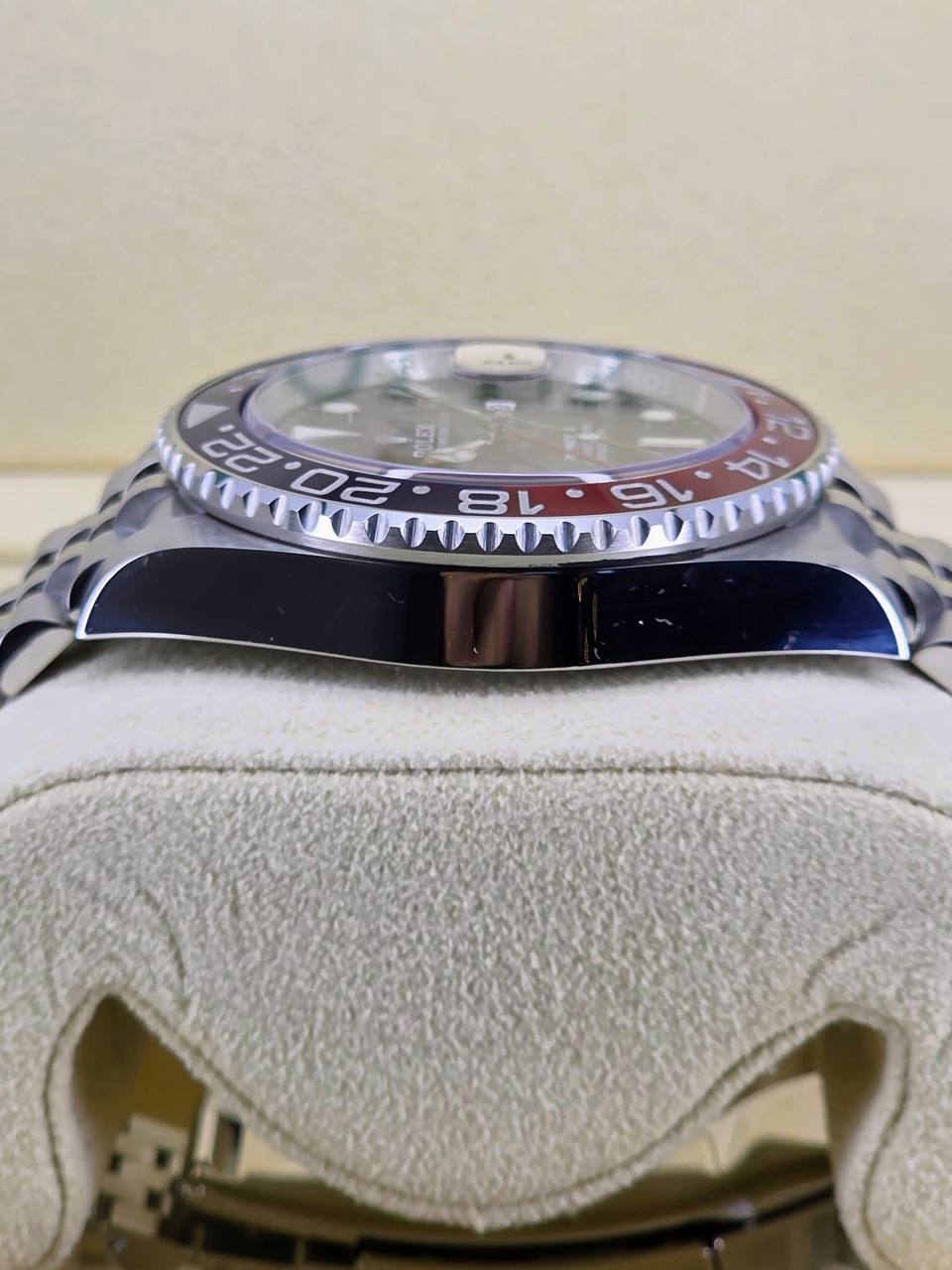 Rolex GMT-Master II “Pepsi” – Red & Blue Ceramic Bezel, Jubilee Bracelet - Image 3
